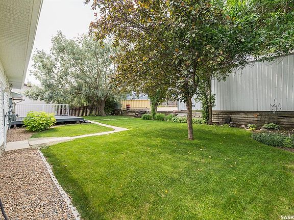 3rd image of 729 Saskatchewan AVENUE