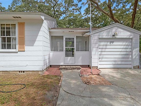 2nd image of 12 Dewitt Dr