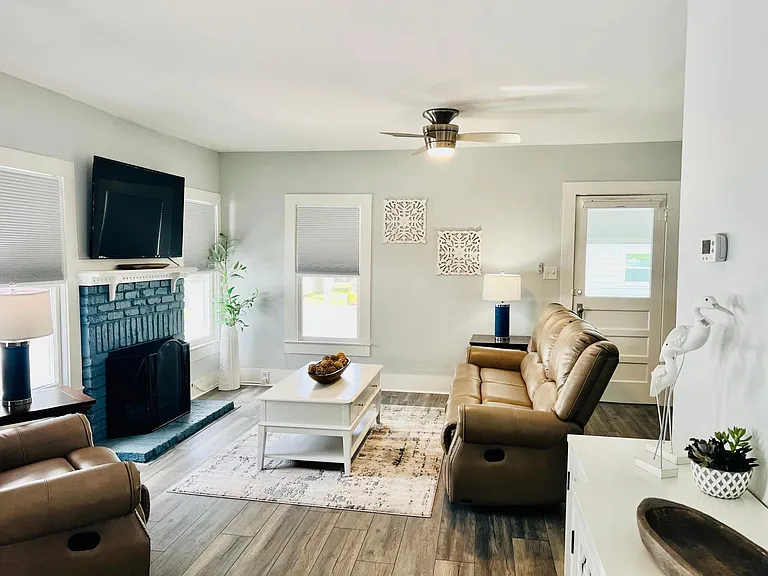 214 Alma Ct — Photo 10