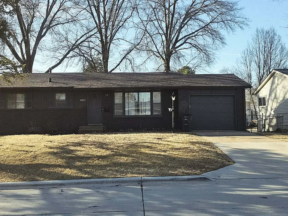 2023 Edgewood Dr