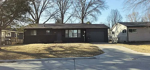 2023 Edgewood Dr Photo 1