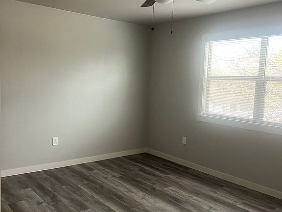 4th image of 2524-2530 SW G Ave #9