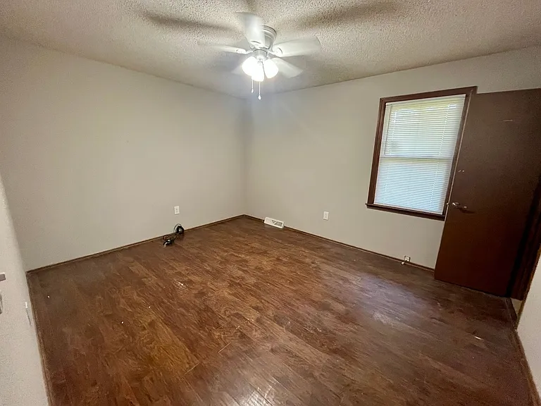 105 Laurel Dr — Photo 8