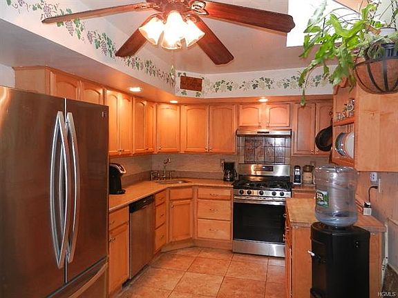 3rd image of 22 Rosemarie Ln