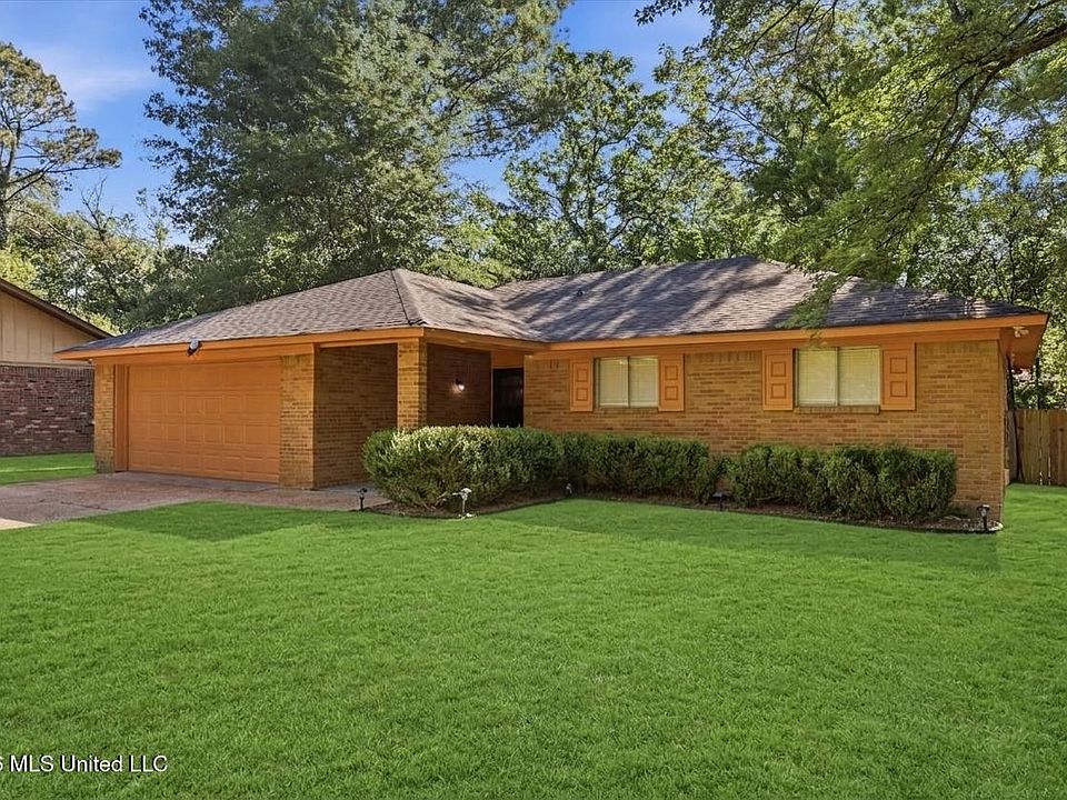 1st image of 170 W Woodcrest Dr