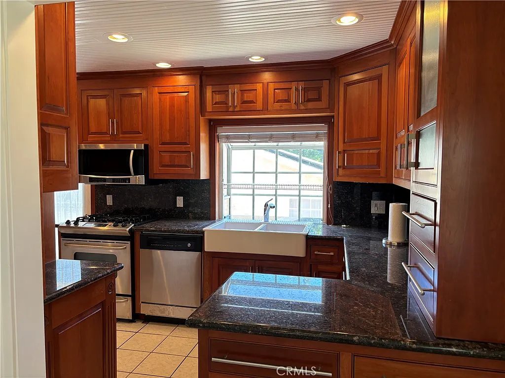 2 bed, 1173 sqft, $4,200 — Photo 2