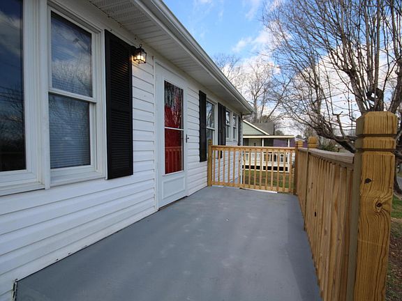 2nd image of 255 Parker Dr NE