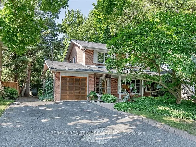 74 Lincoln Green Dr #LOWER — Photo 1