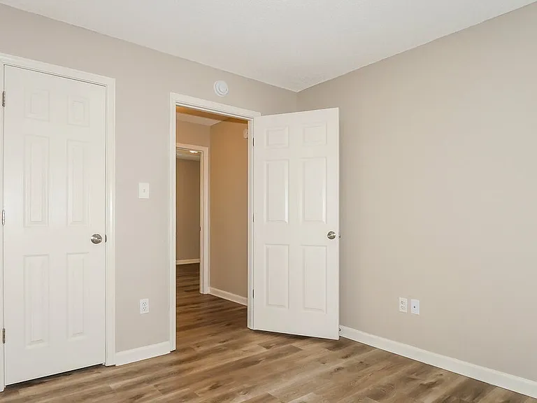 600 Ashley Glen Cir W — Photo 14