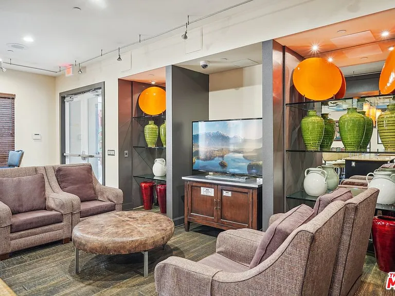100 S Alameda St #115 — Photo 34