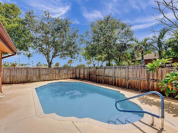 3rd image of 2361 Allamanda Court #2361