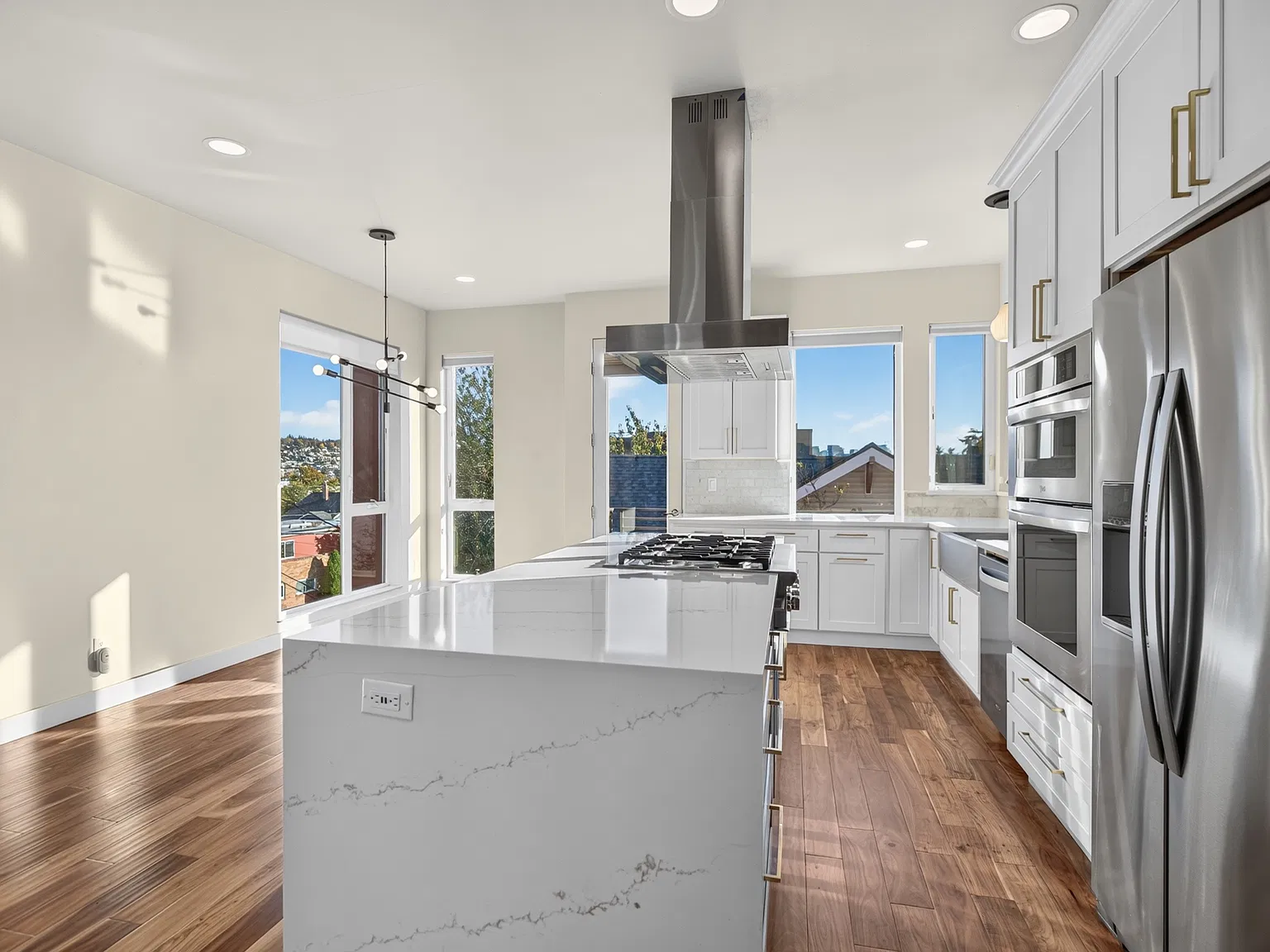 2 bed, 1564 sqft, $4,395 — Photo 4