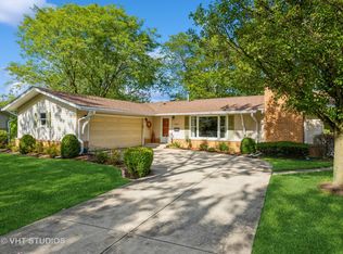 6527 Briargate Dr, Downers Grove, IL 60516