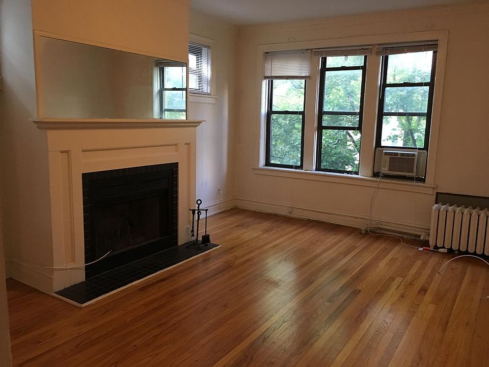 1st image of 639 W Roscoe St #2C