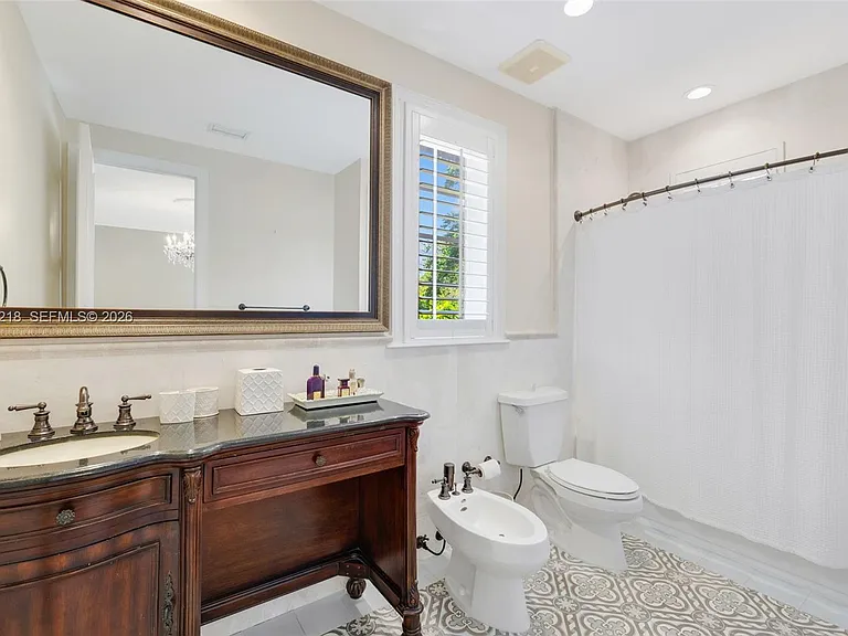 6905 SW 75th Ave — Photo 54