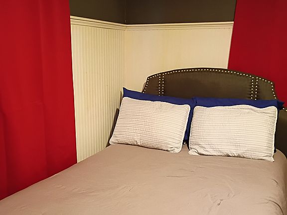 3rd image of 76 Central Dr Room 1