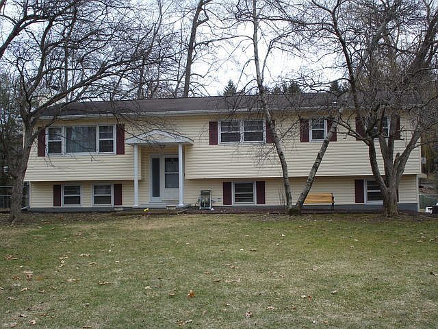 1st image of 4 Margaret Dr