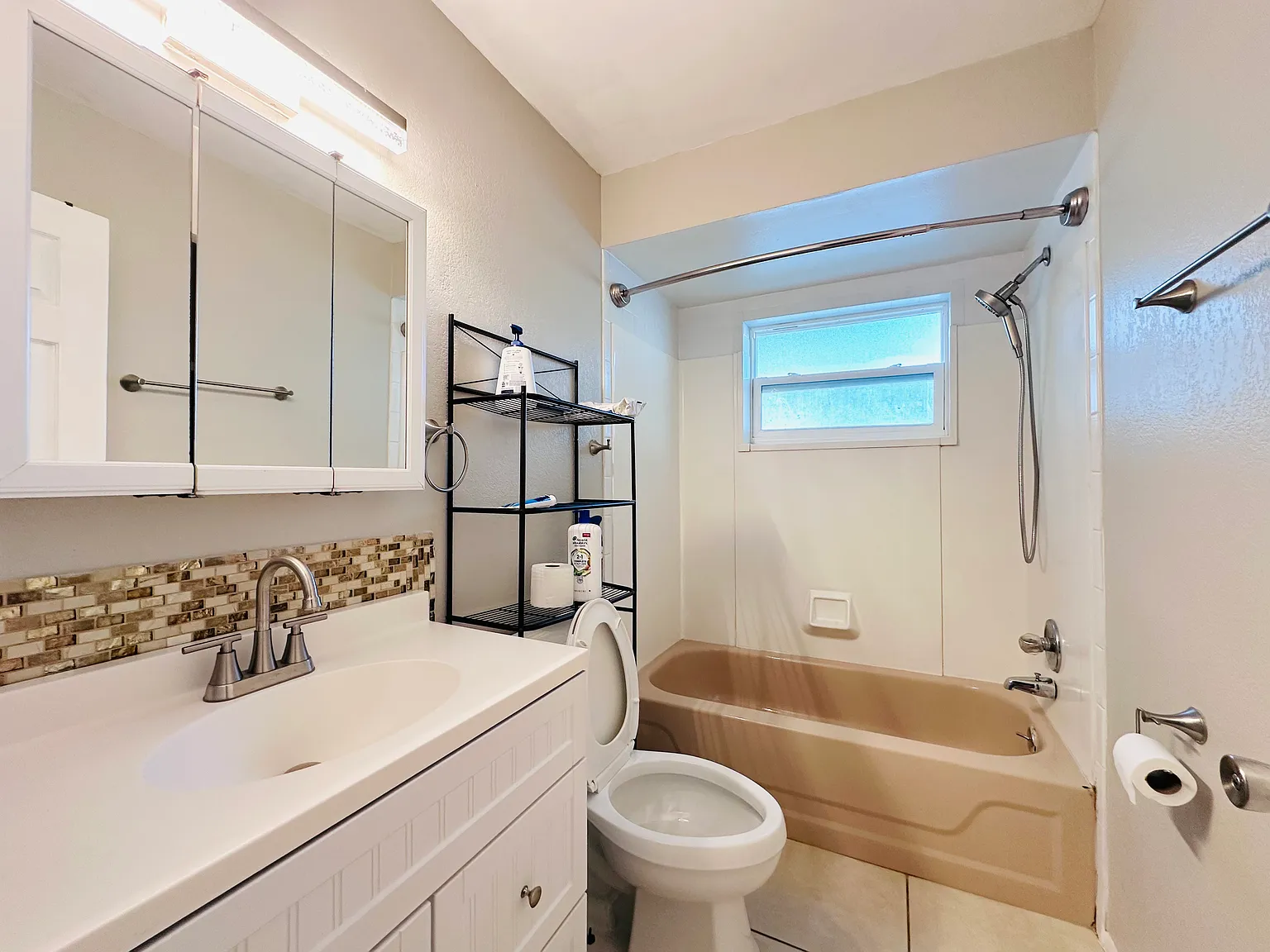 3 bed, 1420 sqft, $2,600 — Photo 4