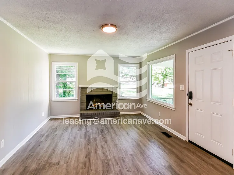 606213_003_living_room_13752878.jpg