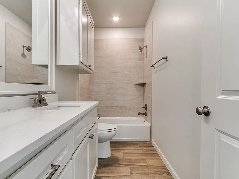 16025 Zamora Ln — Photo 7