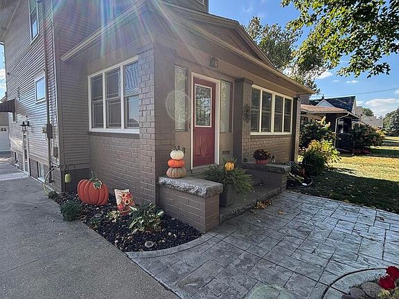 2nd image of 613 Roosevelt Ave