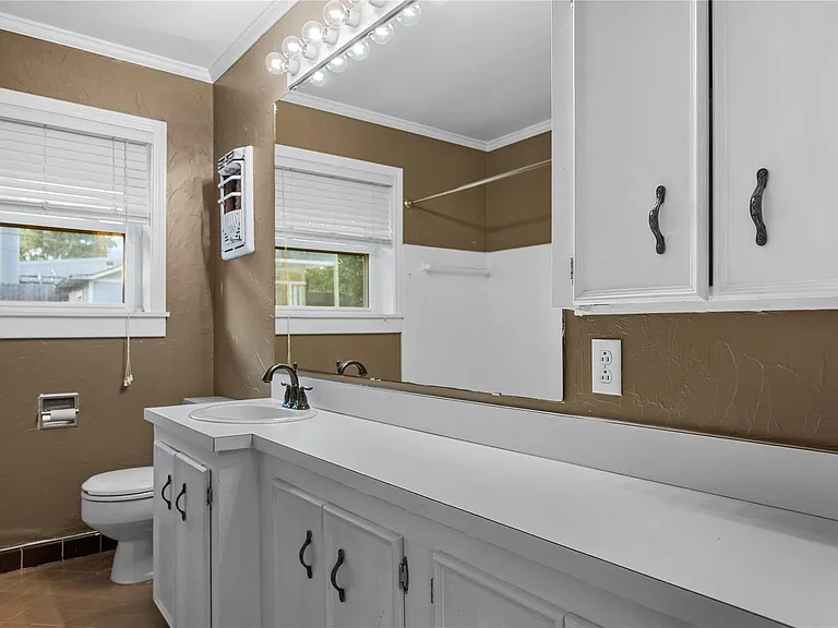 2210 Nina Lee Ln — Photo 10