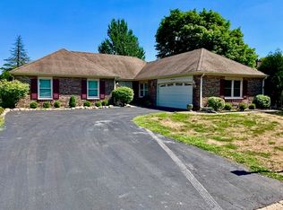 1611 Robin Ln, Glenview, IL 60025