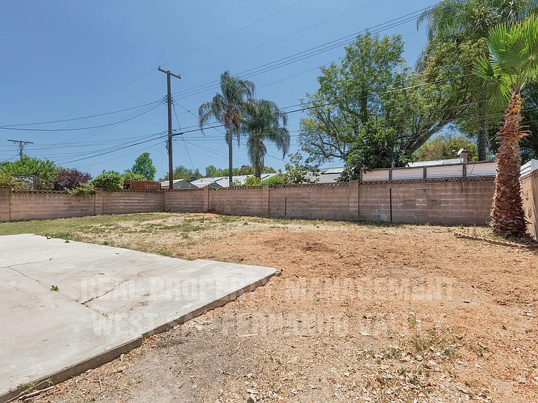 7749 Kentland Ave — Photo 32