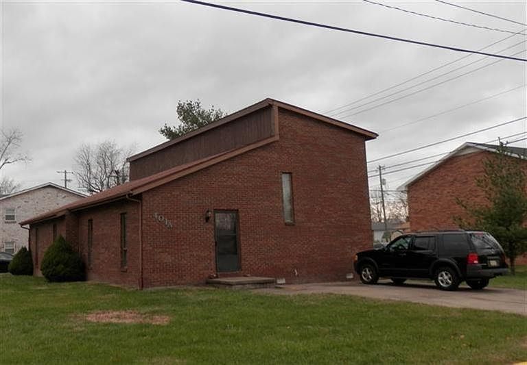 2nd image of 401 Elizabeth Ct
