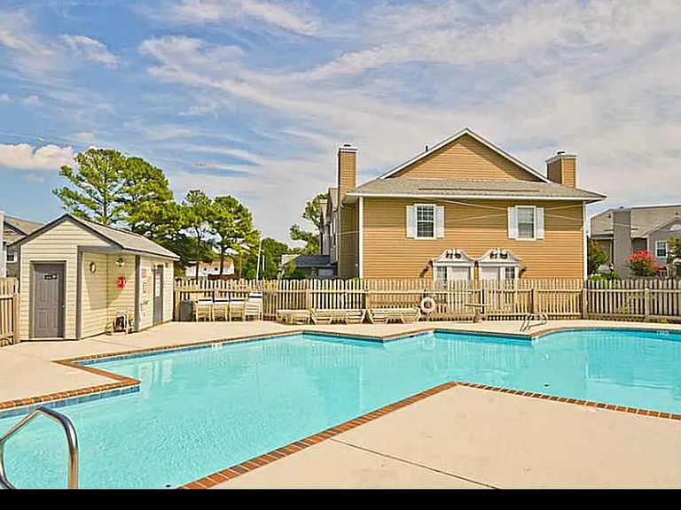 402 Chatterton Dr — Photo 4