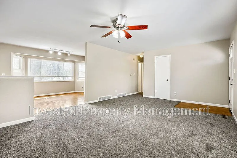 4 bed, 2.0 bath, 1842 sqft, $2,500 — Photo 3