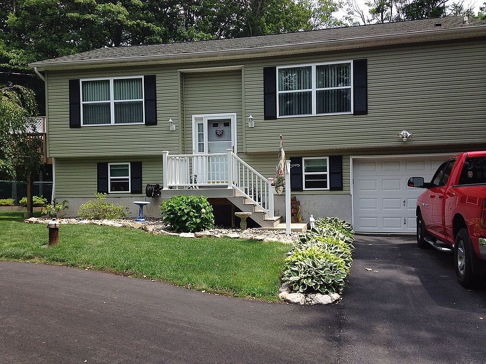 1st image of 10 Oak St
