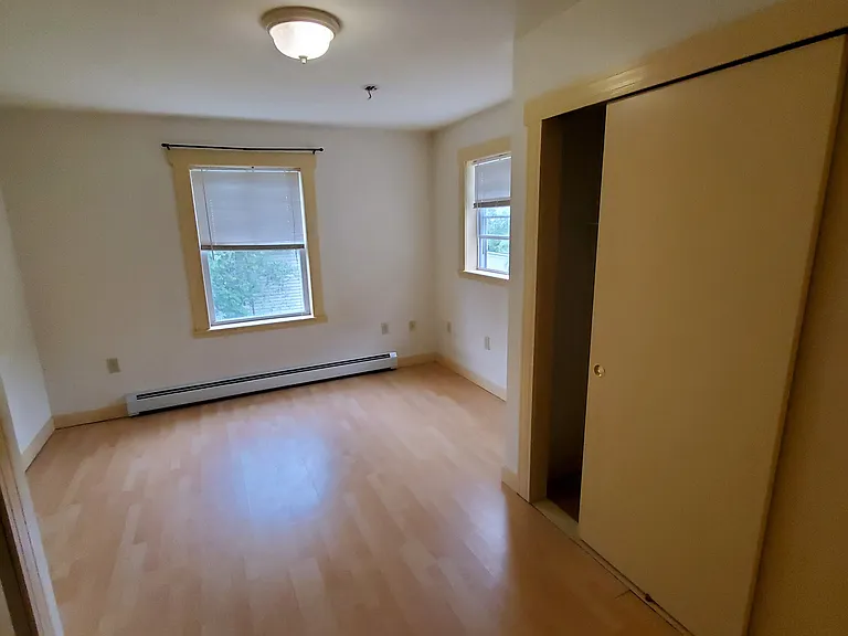1860 Hartford Ave — Photo 6