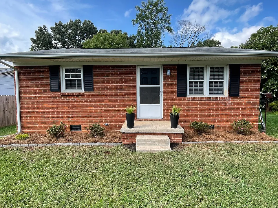 315 Summit Rd