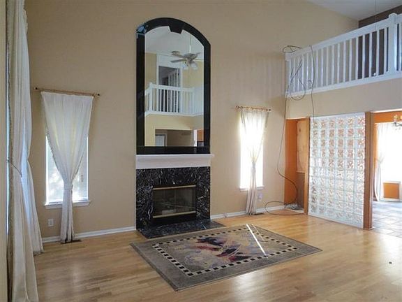 4th image of 45113 Lindsey Dr