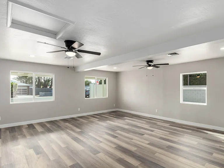 4402 E Mitchell Dr — Photo 11