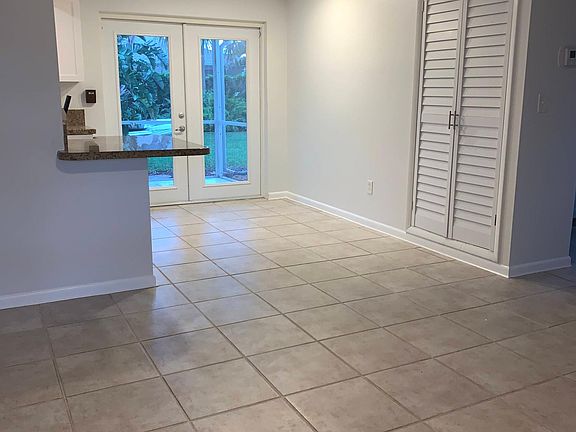 family room/dining area w/pantry