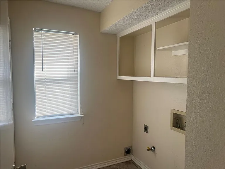 1 Lakeway Dr #A — Photo 3