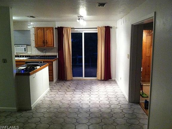 3rd image of 1384 Dean Cir