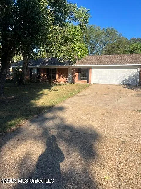 4 bed, 2.0 bath, 1428 sqft, $2,000 — Photo 2