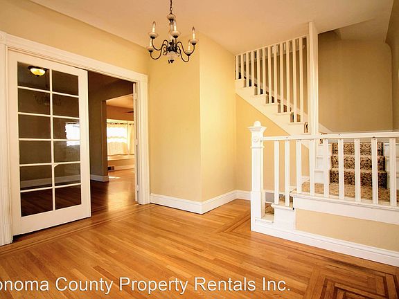 2nd image of 315 N Cloverdale Blvd