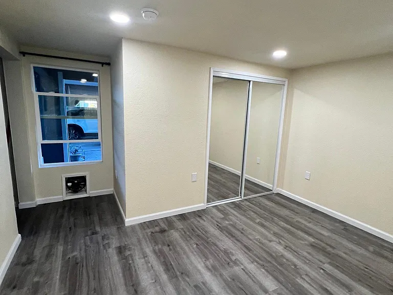 442 E H St #442 — Photo 22