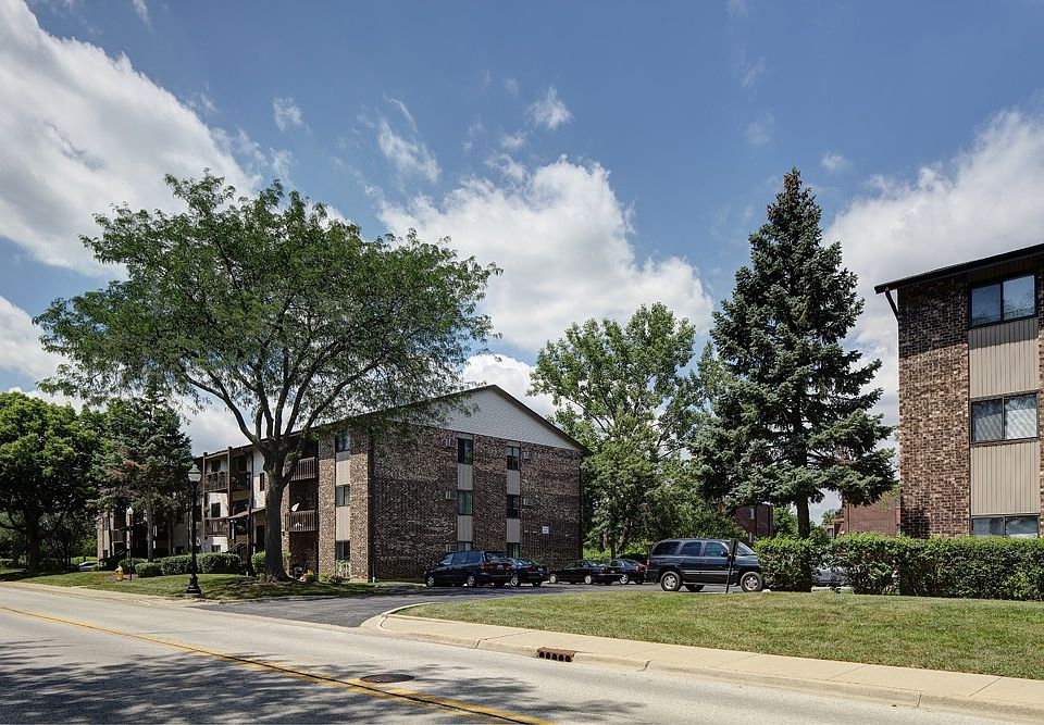 2nd image of 670 Westmoreland Dr APT 202