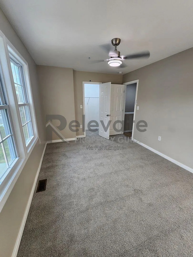 3 bed, 1.5 bath, 1250 sqft, $1,800 — Photo 4
