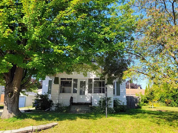 521 Wilson St, Little Chute, WI 54140