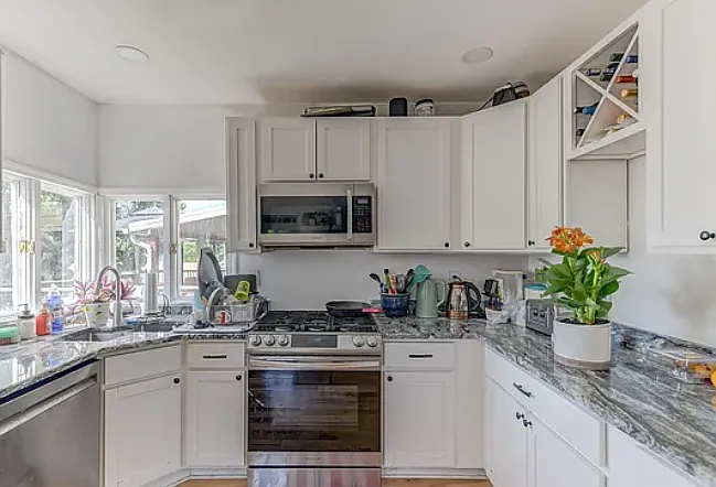 380 E 3rd St — Photo 1