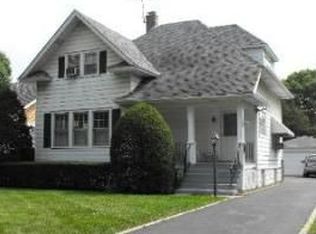 241 Herrick Rd, Riverside, IL 60546