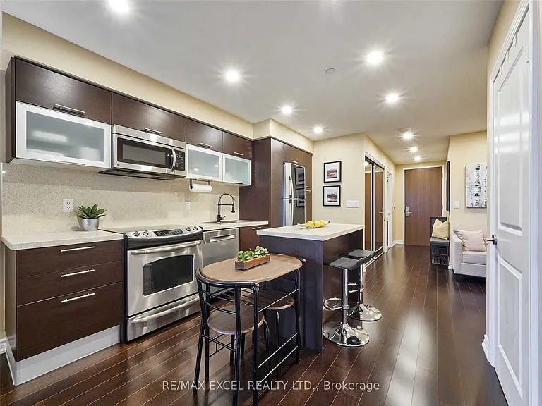 386 Yonge St #503 — Photo 12