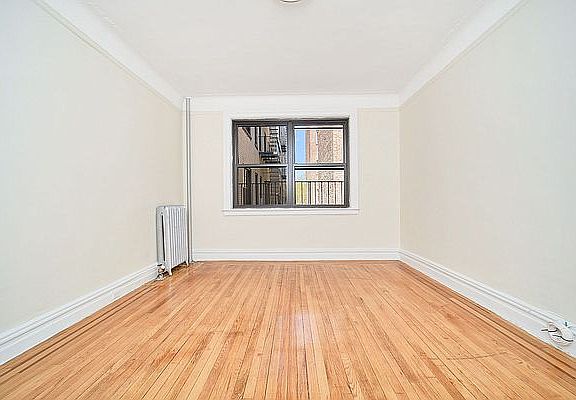 3rd image of 735 W 172nd St APT A25