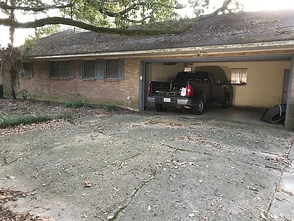 3rd image of 11575 Parkwood Dr